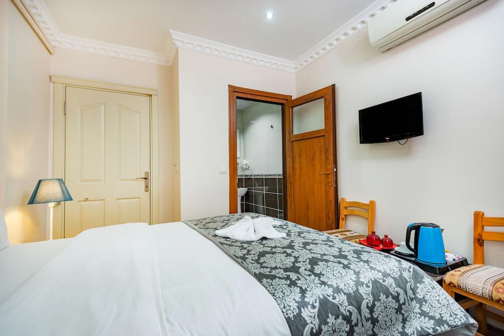 Merot Suites
