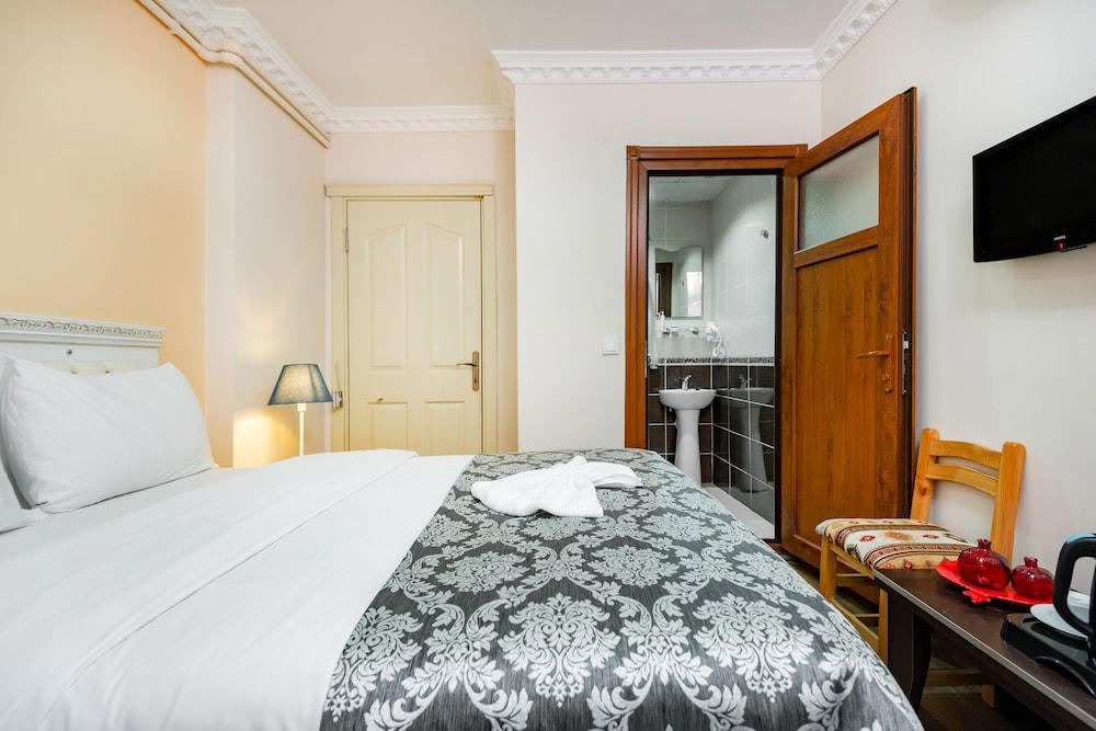 Merot Suites
