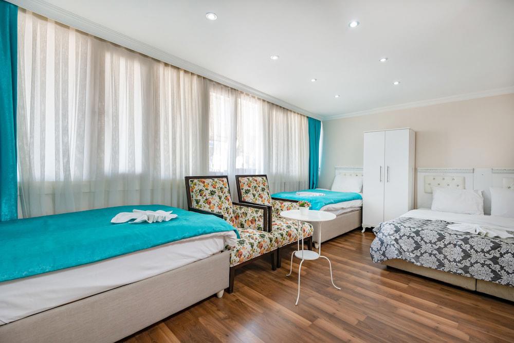 Merot Suites