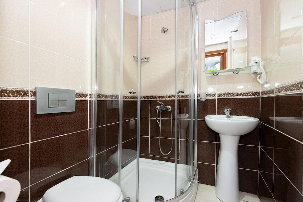 Merot Suites