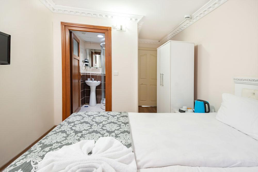 Merot Suites