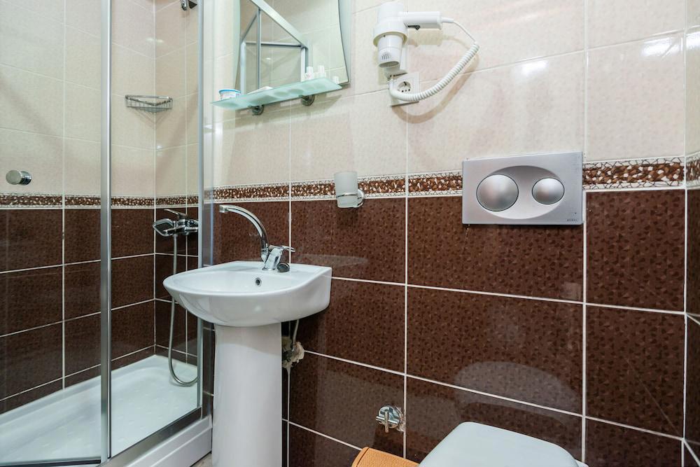 Merot Suites