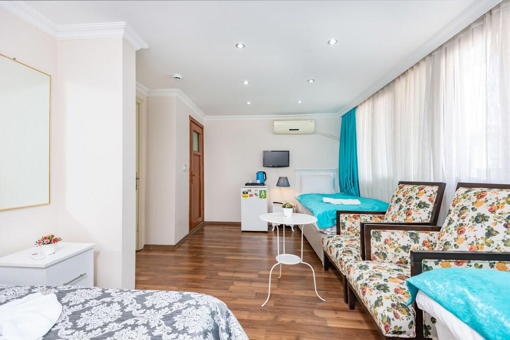 Merot Suites
