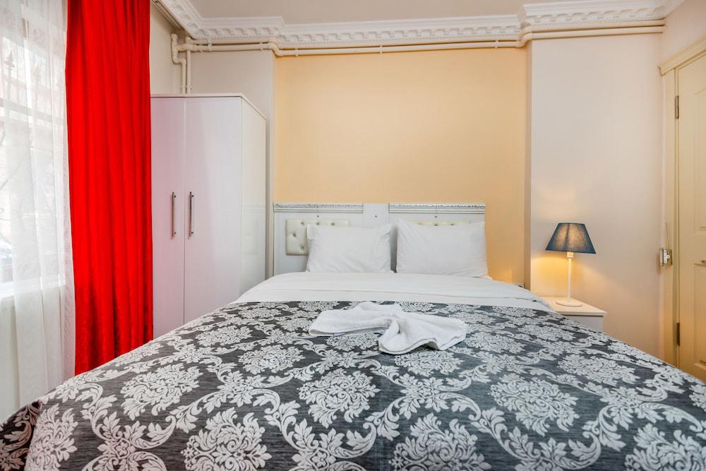 Merot Suites