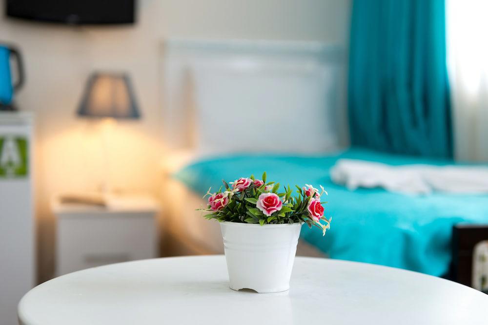 Merot Suites