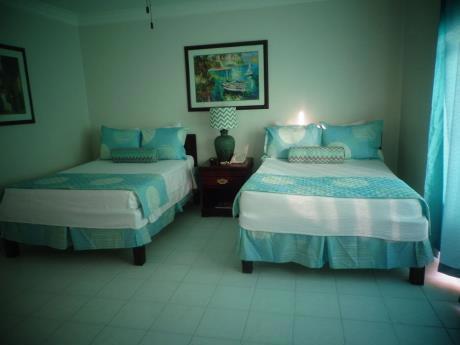 The Colony Club Inn & Suites