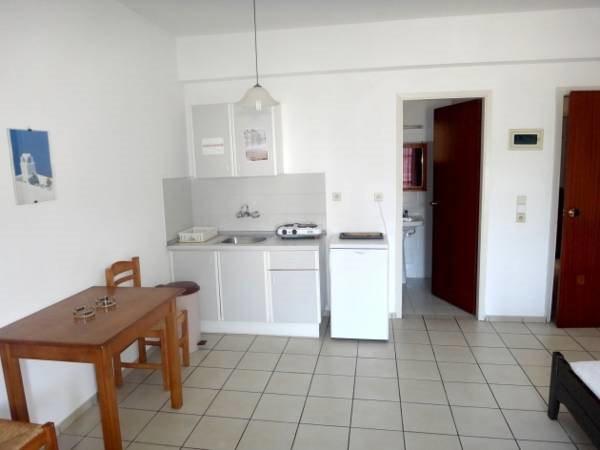 Antiko Apartments & Studios