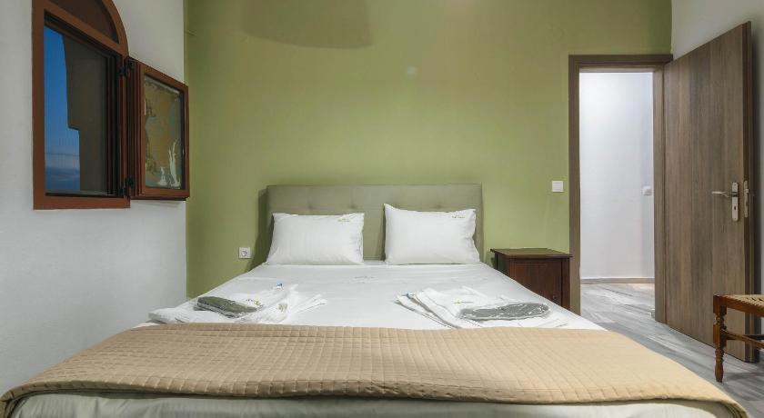 Kiki Studios & Apartments