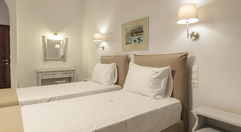 Kiki Studios & Apartments