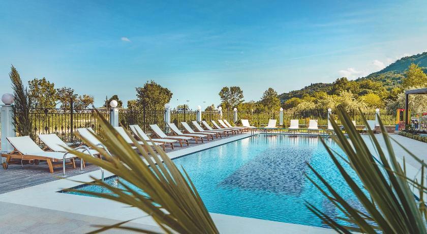 Sunny Castle Hotel