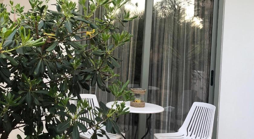 Oleander Apartments