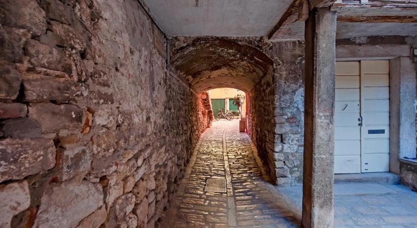 Rooms Sotto I Volti