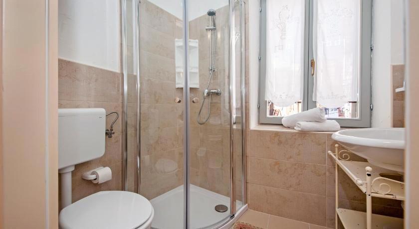 Rooms Sotto I Volti