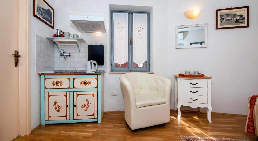 Rooms Sotto I Volti