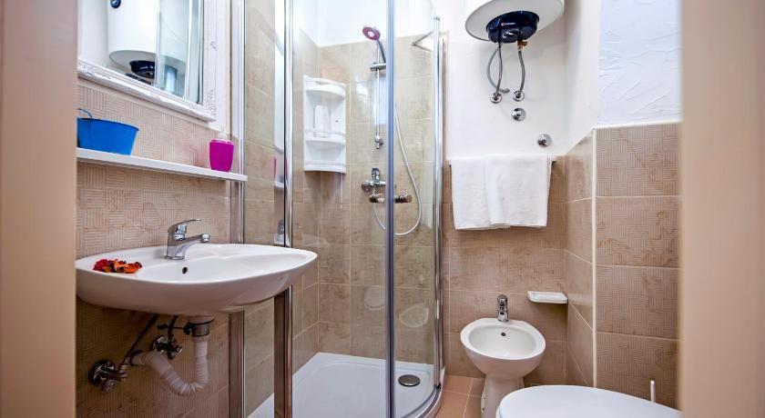 Rooms Sotto I Volti
