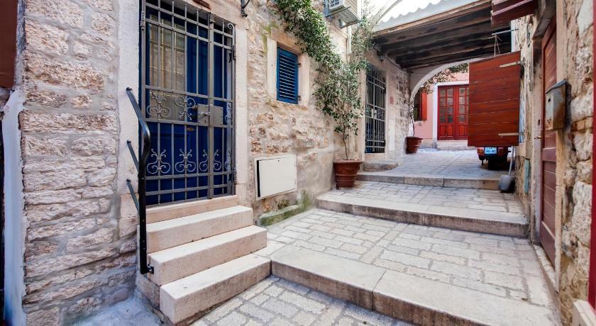 Rooms Sotto I Volti