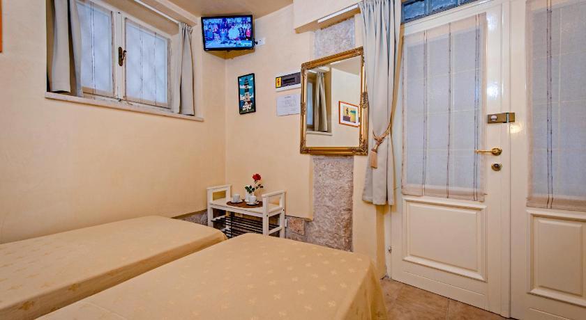 Rooms Sotto I Volti