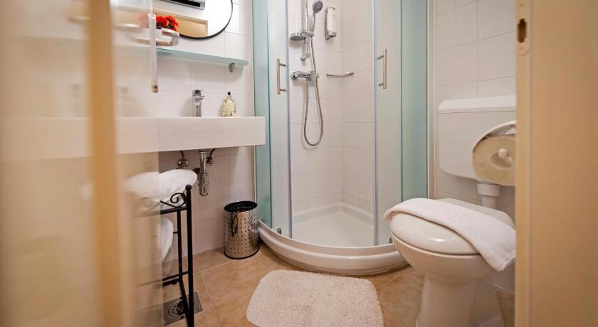 Rooms Sotto I Volti