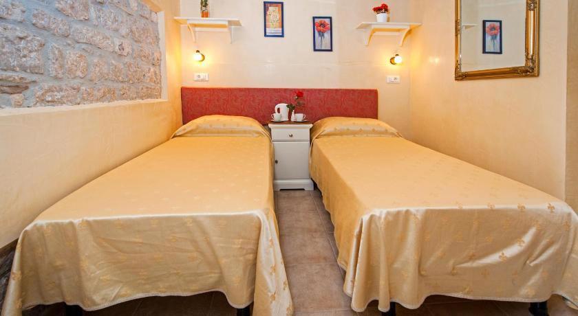 Rooms Sotto I Volti