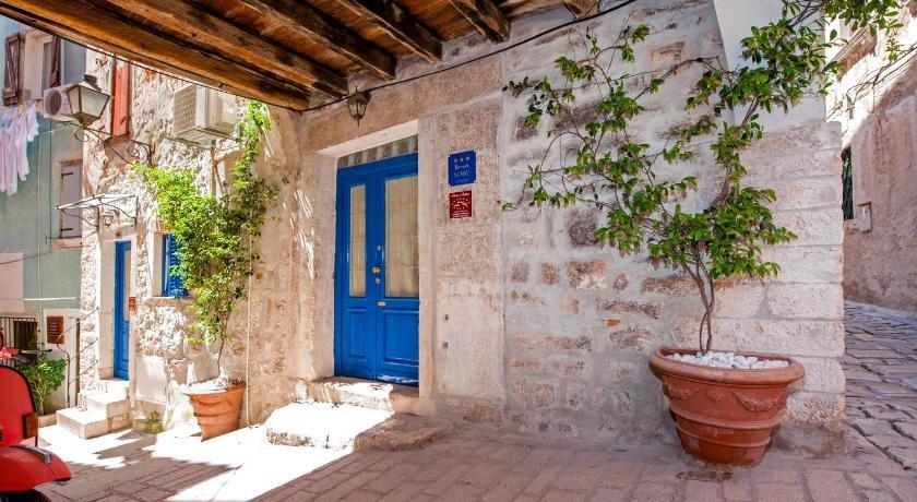 Rooms Sotto I Volti