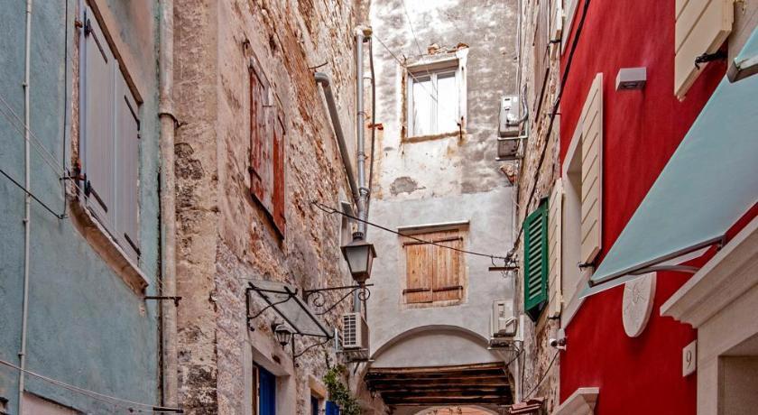 Rooms Sotto I Volti