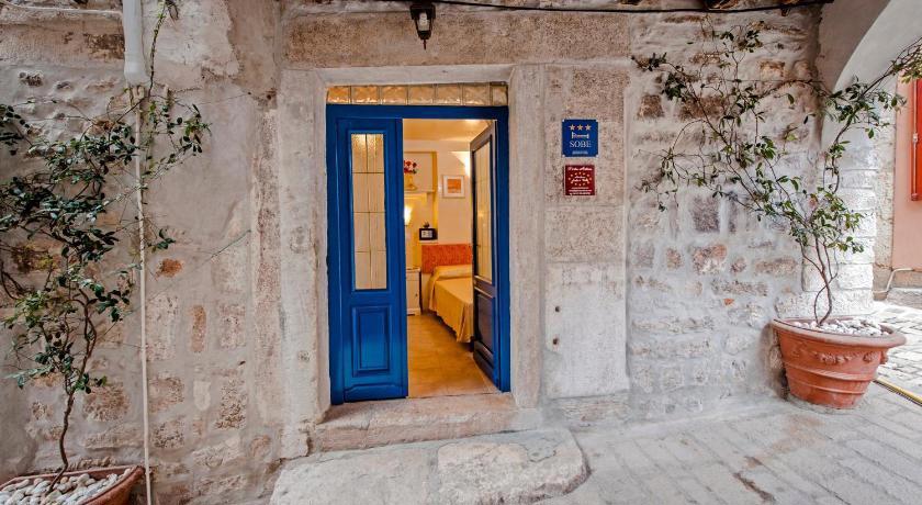 Rooms Sotto I Volti