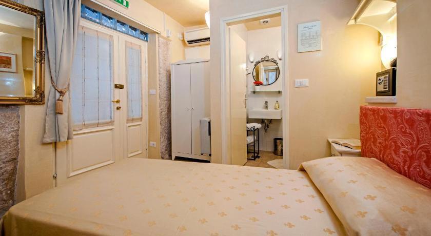 Rooms Sotto I Volti