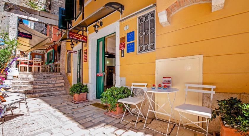 Rooms Sotto I Volti