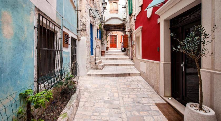 Rooms Sotto I Volti