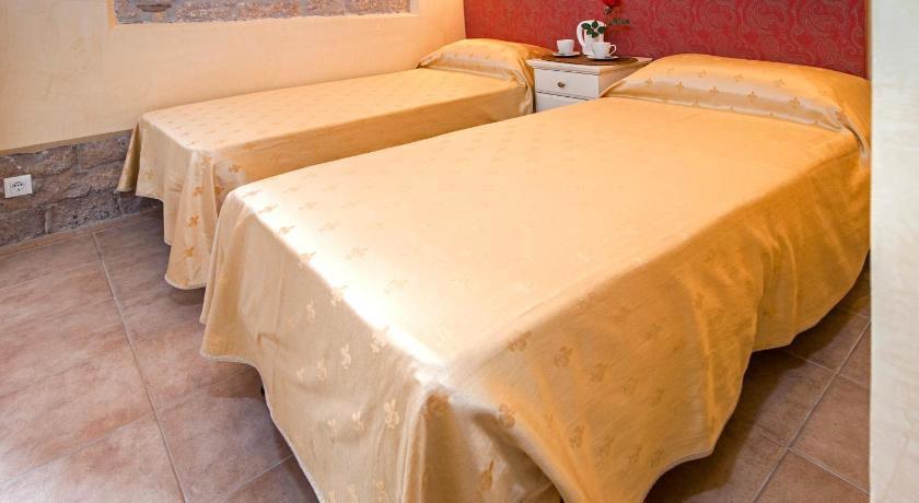 Rooms Sotto I Volti