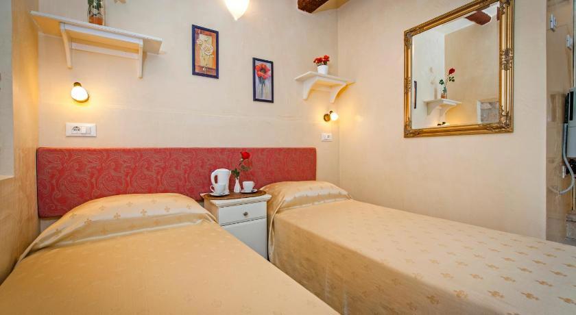 Rooms Sotto I Volti