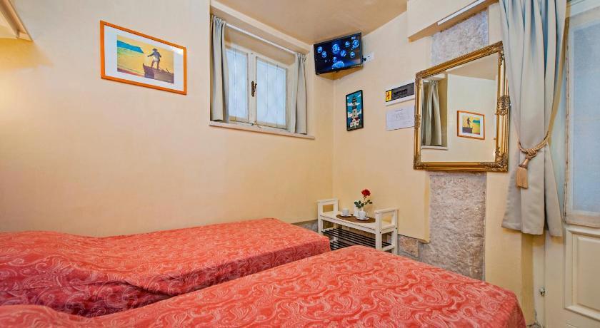 Rooms Sotto I Volti