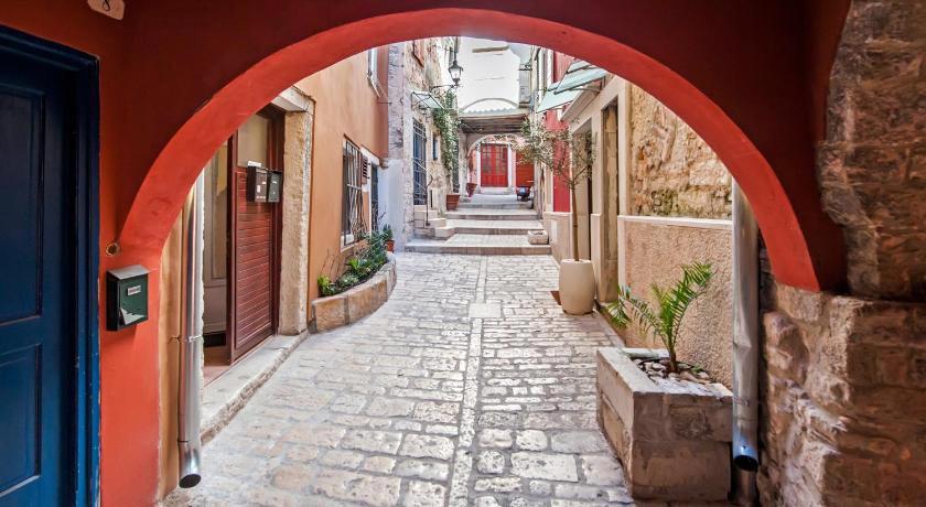 Rooms Sotto I Volti