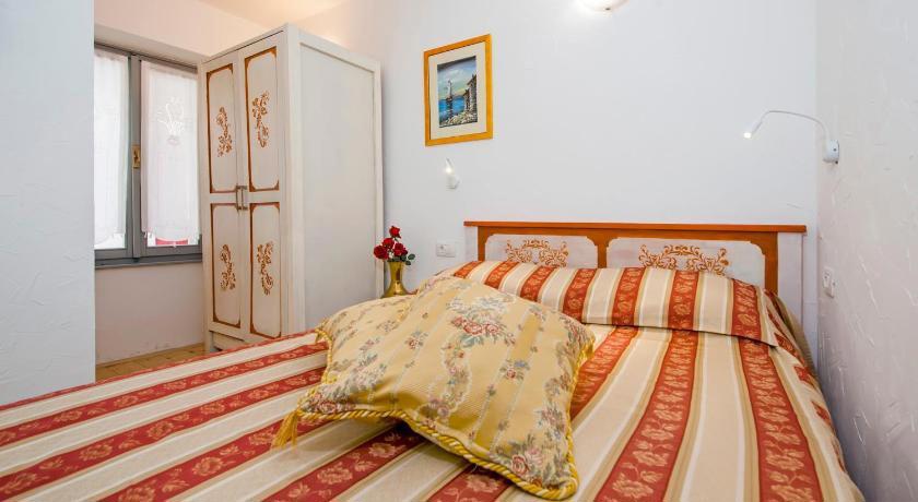 Rooms Sotto I Volti