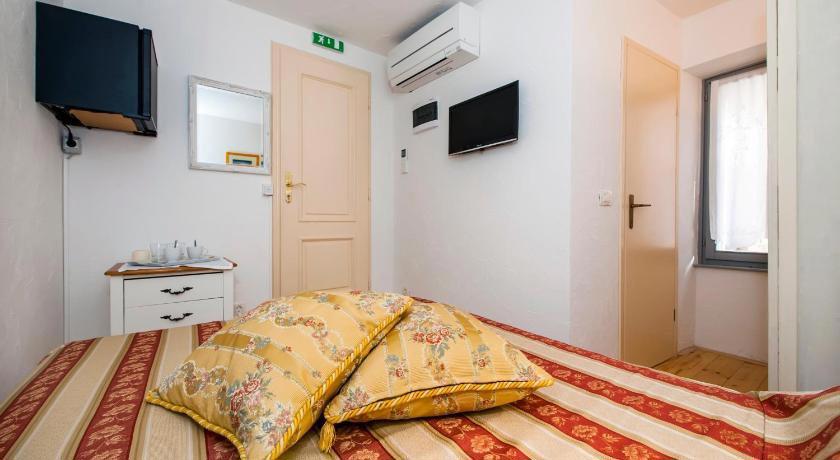 Rooms Sotto I Volti