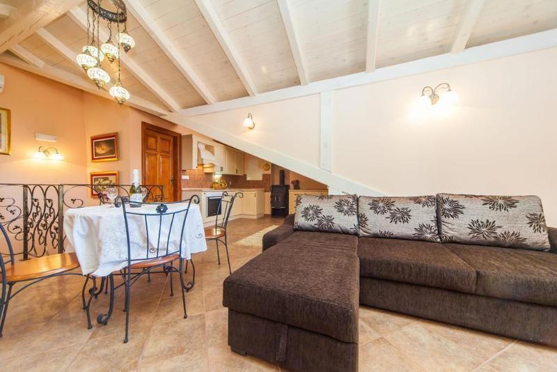 Amoret Apartments