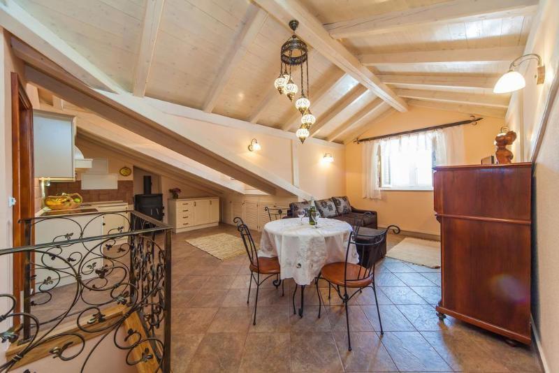 Amoret Apartments
