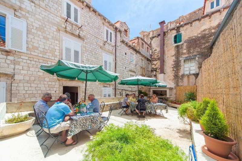 Amoret Apartments