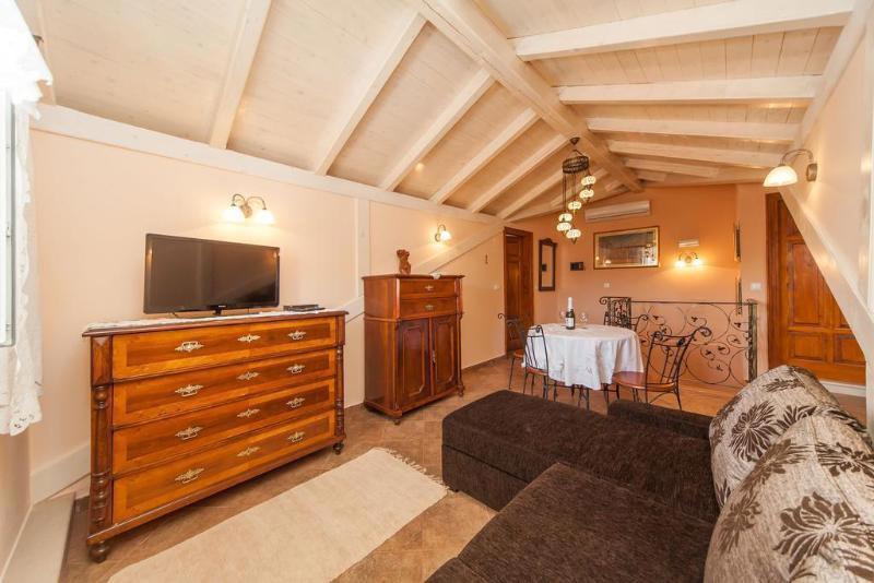 Amoret Apartments