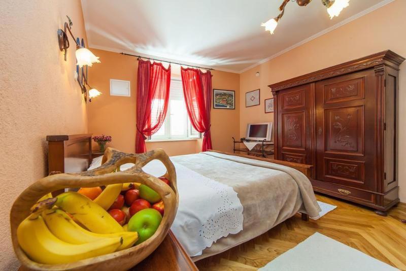 Amoret Apartments