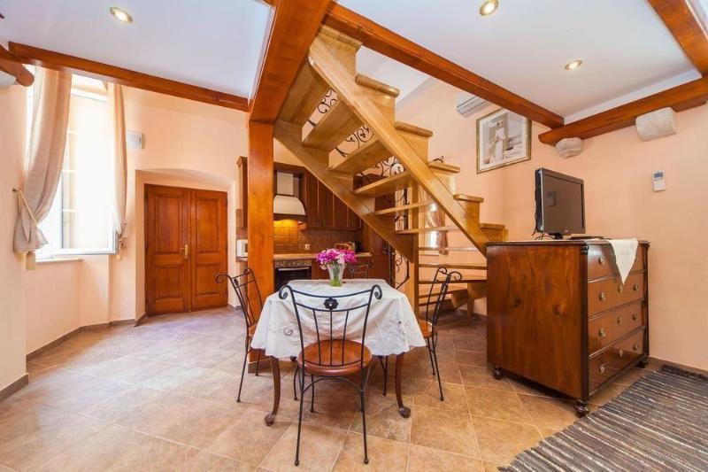 Amoret Apartments