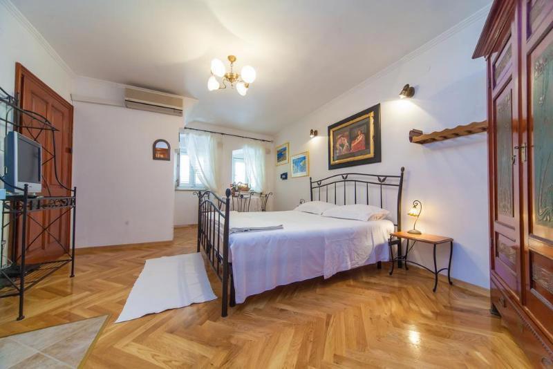 Amoret Apartments