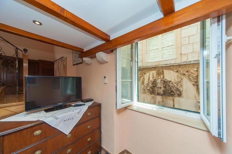 Amoret Apartments