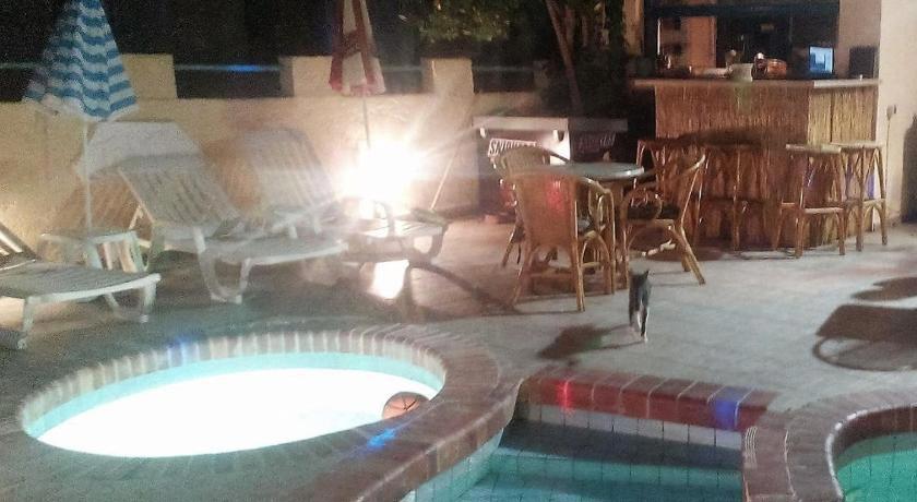 Aquarius Apartments & Studios