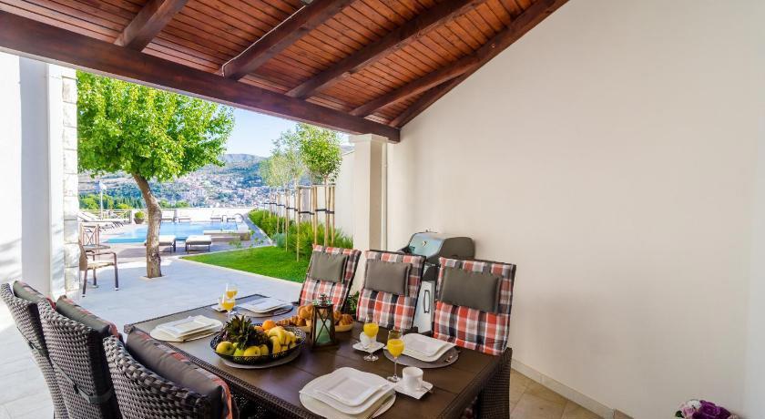 Apartments Villa Peragro
