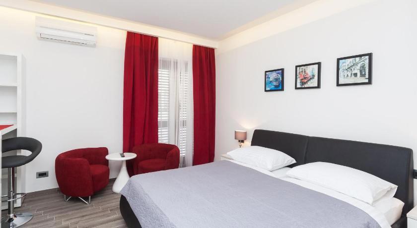 Apartments Villa Peragro