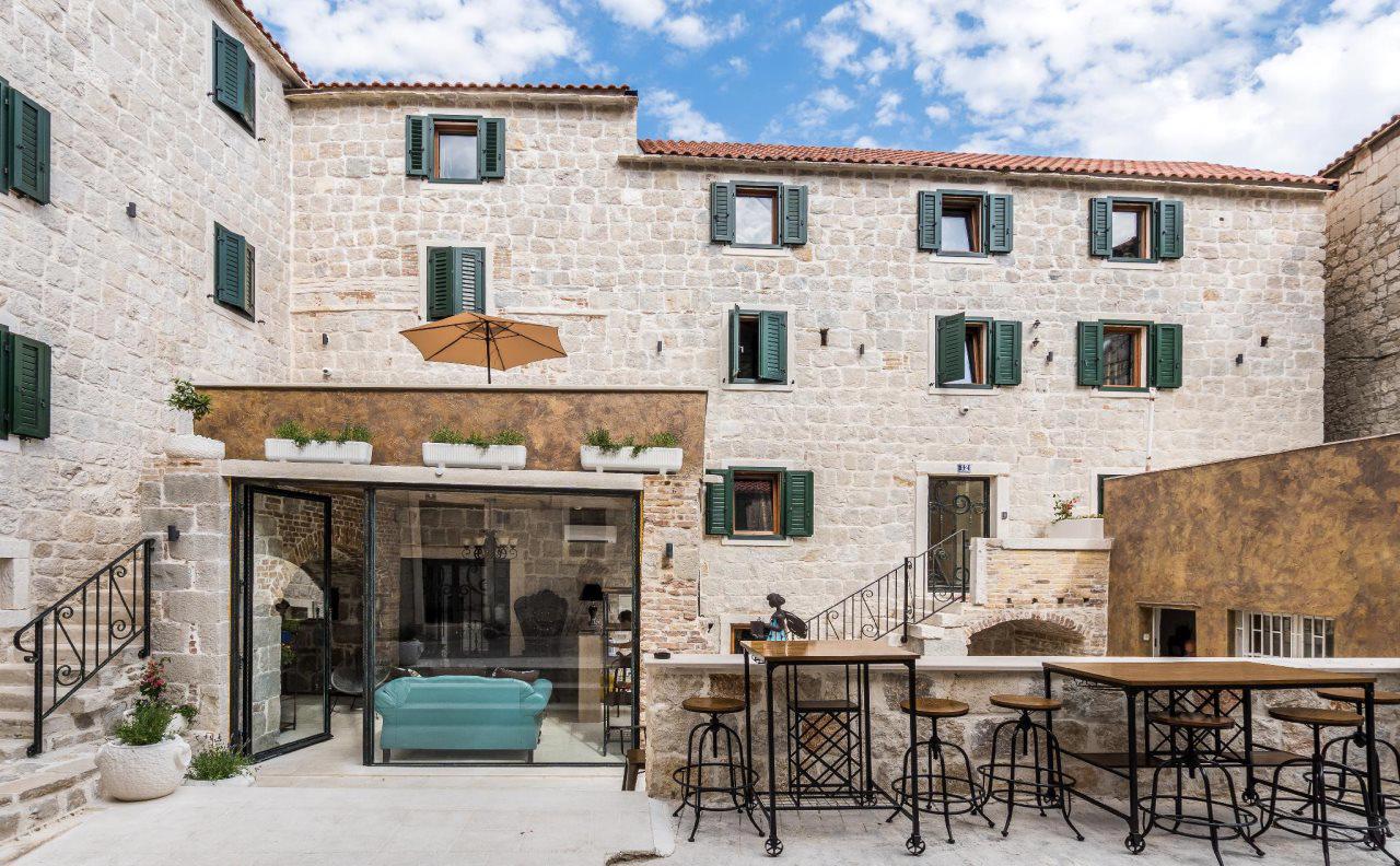 Heritage Palace Varos