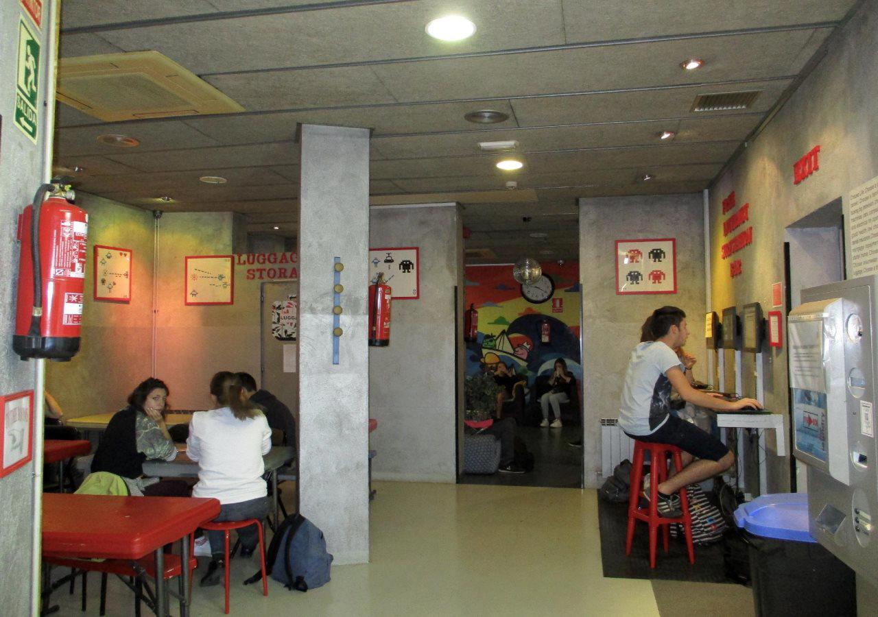 Ideal Youth Hostel