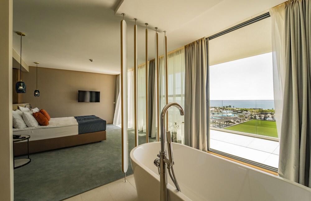 Wave Resort