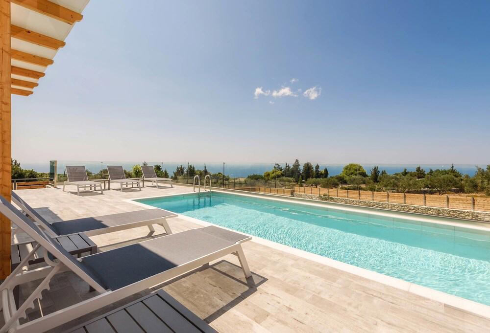Alonaki Apartments